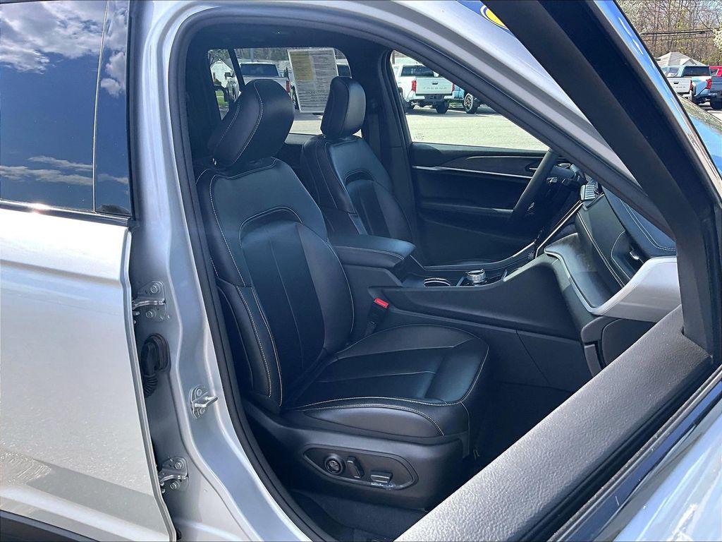 2024 Jeep Grand Cherokee — photo 11