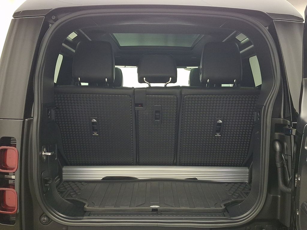 Thumbnail: 2023 Land Rover Defender - 28
