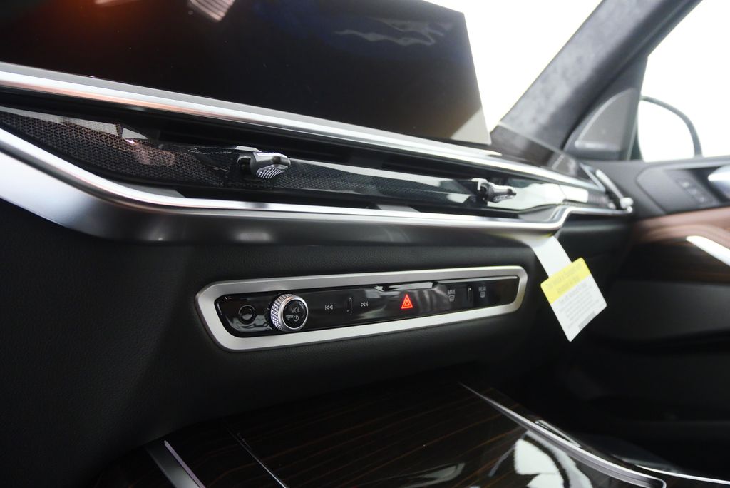 Thumbnail: 2026 BMW X7 - 22