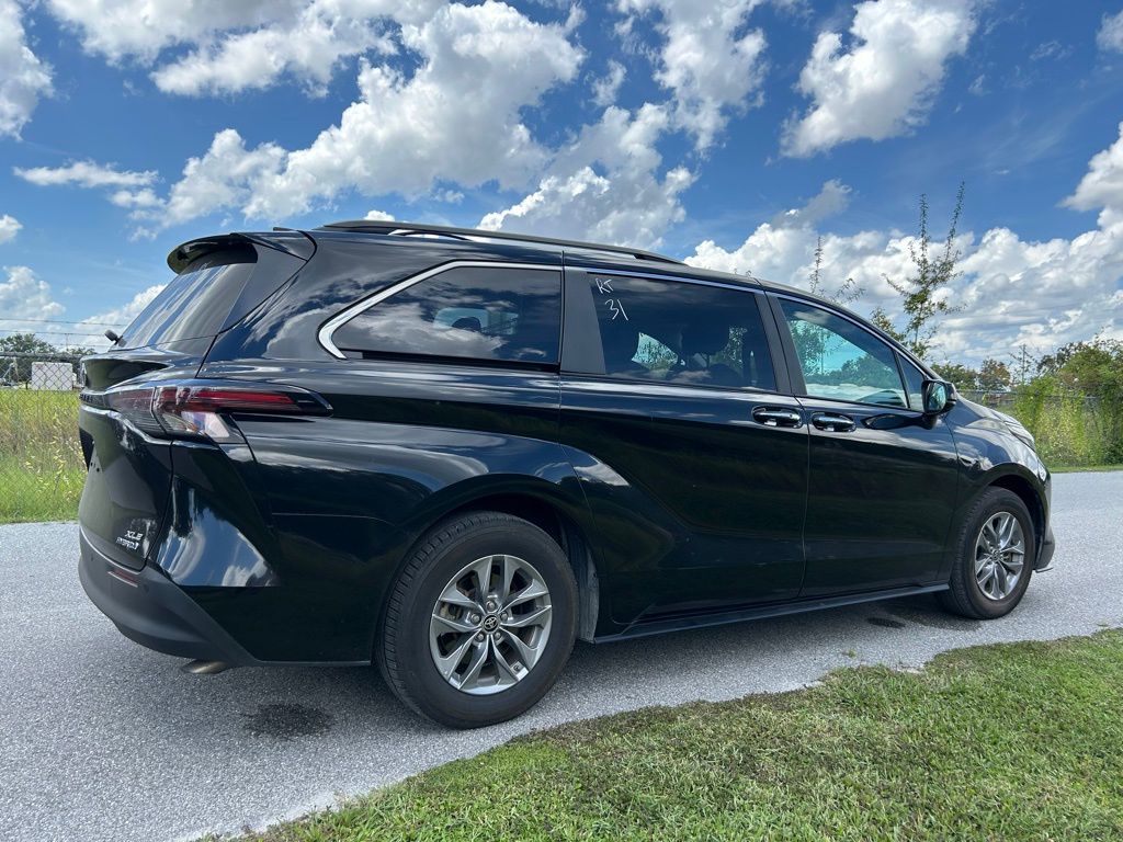Thumbnail: 2024 Toyota Sienna - 5