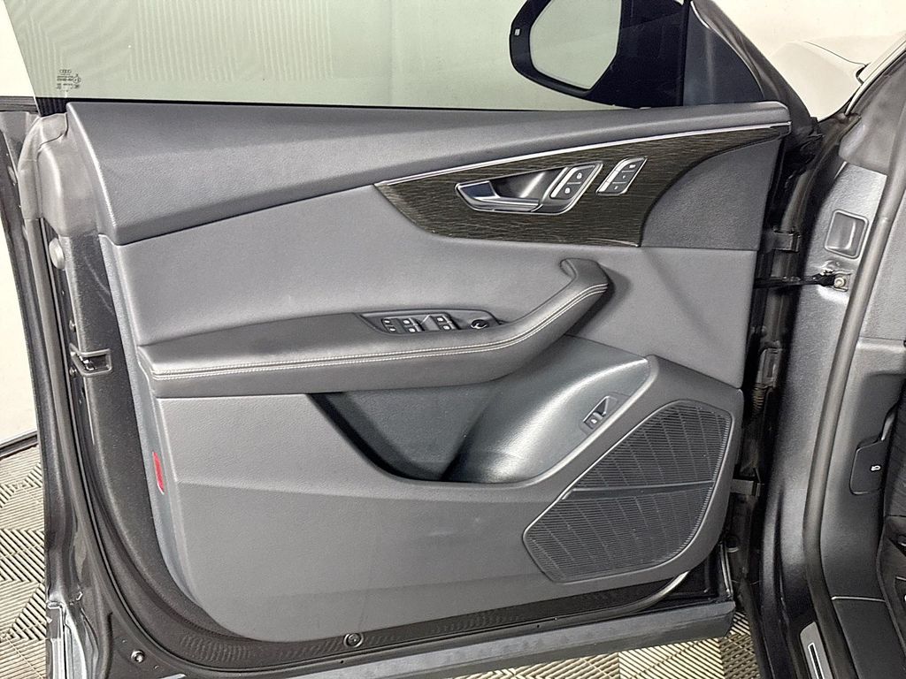 2023 Audi Q8 55 Premium Plus