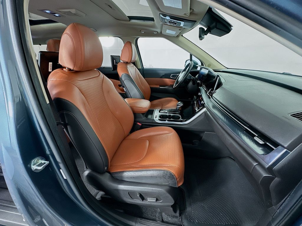 Thumbnail: 2022 Kia Carnival - 30