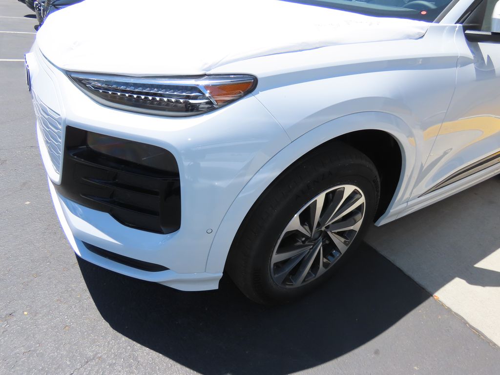 Thumbnail: 2025 Audi Q6 e-tron - 2
