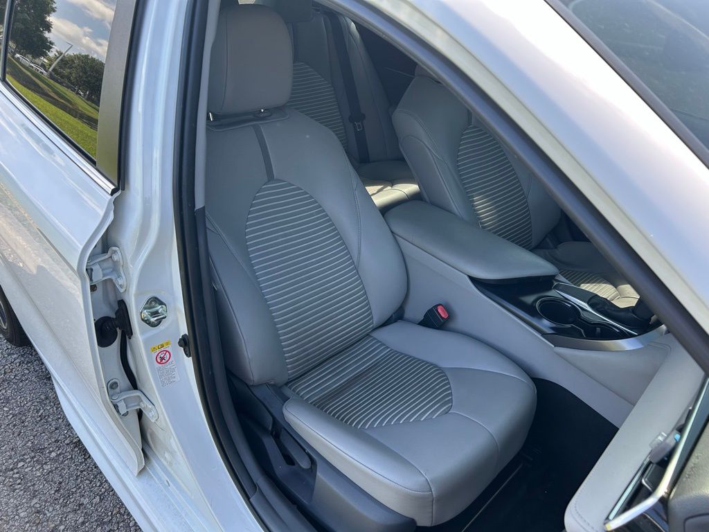 Thumbnail: 2018 Toyota Camry - 15