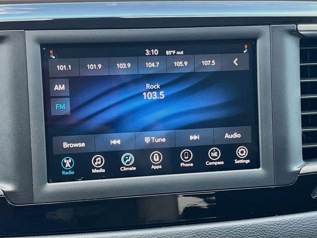 Used 2019 Silver Chrysler LX image 14