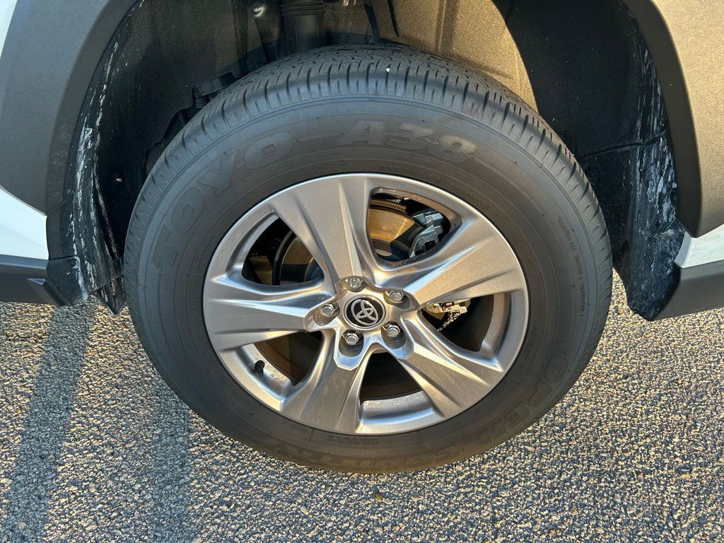 Thumbnail: 2025 Toyota RAV4 - 9