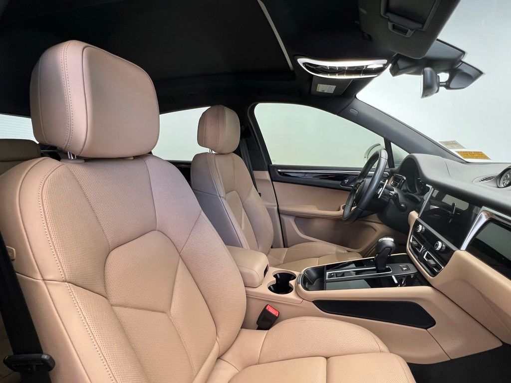 Thumbnail: 2023 Porsche Macan - 18