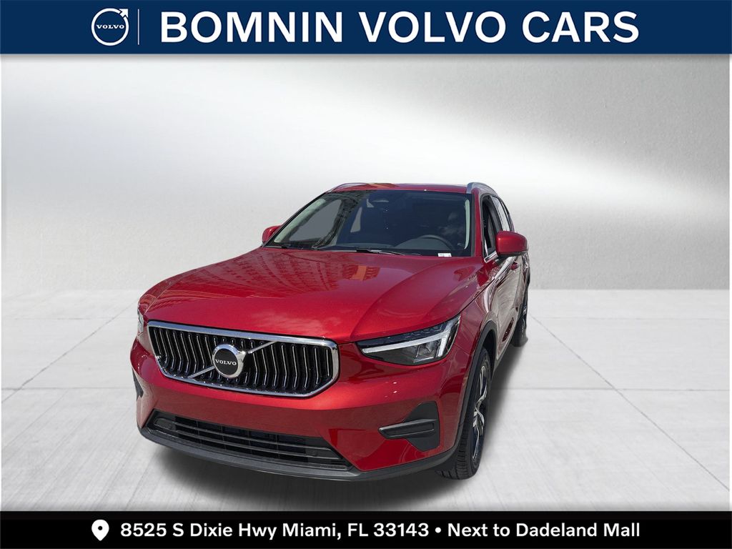 2025 Volvo XC40 B5 Core photo