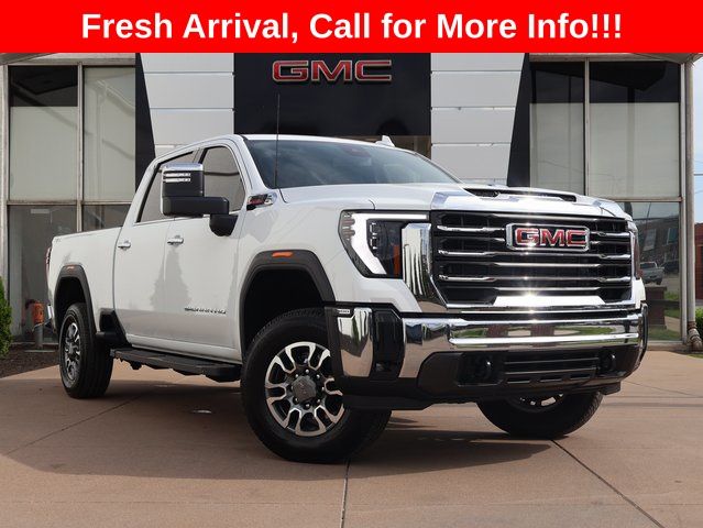 Summit White 2025 GMC Sierra 2500HD SLT Crew Cab 4WD Pickup Truck Four-Wheel Drive Automatic