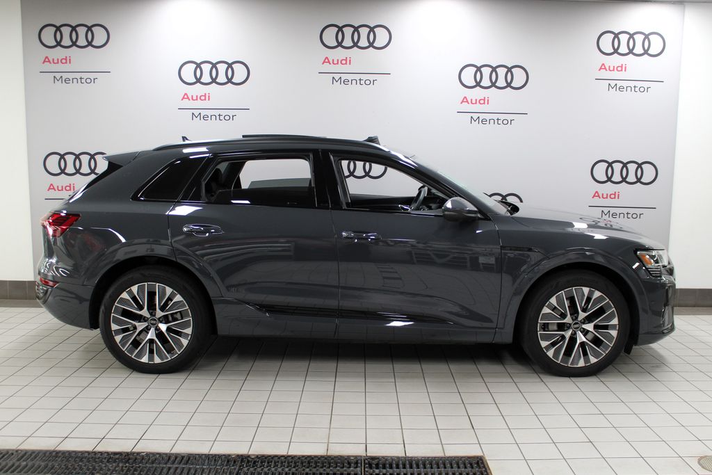 Thumbnail: 2024 Audi Q8 e-tron - 7