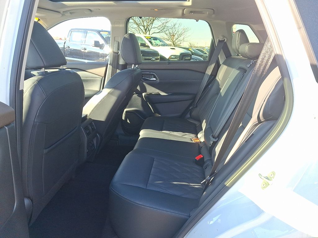 Thumbnail: 2023 Nissan Rogue - 10