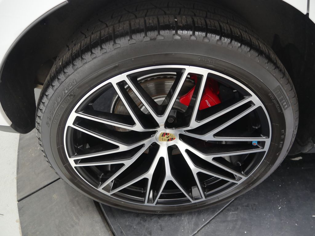Thumbnail: 2023 Porsche Macan - 16