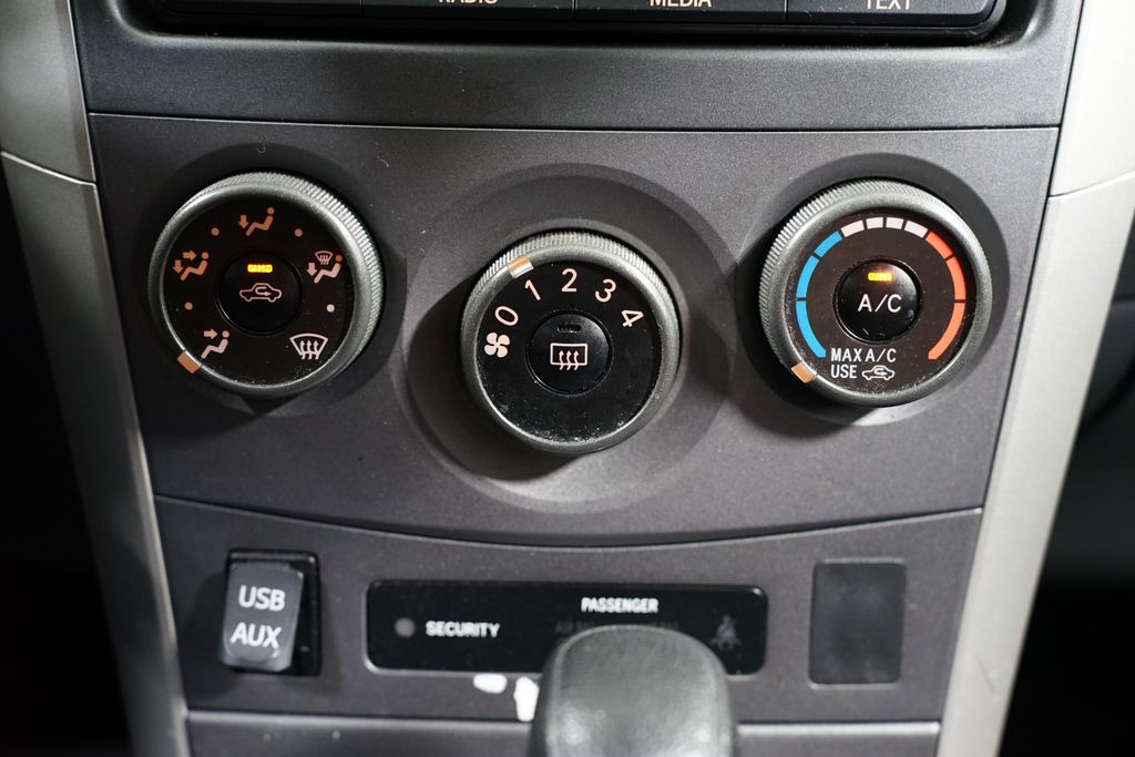 2012 Toyota Corolla LE 17
