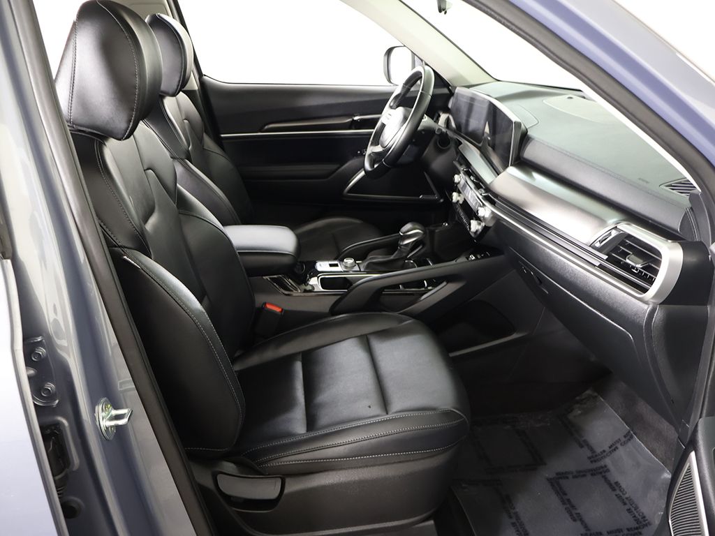 Used 2023 Silver Kia S image 30