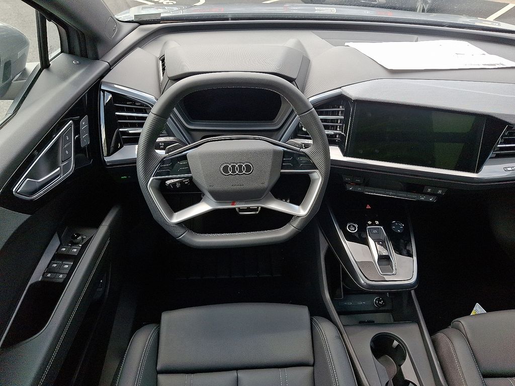 Thumbnail: 2025 Audi Q4 e-tron - 8