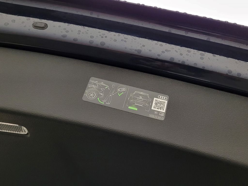 Thumbnail: 2026 Audi Q7 - 12