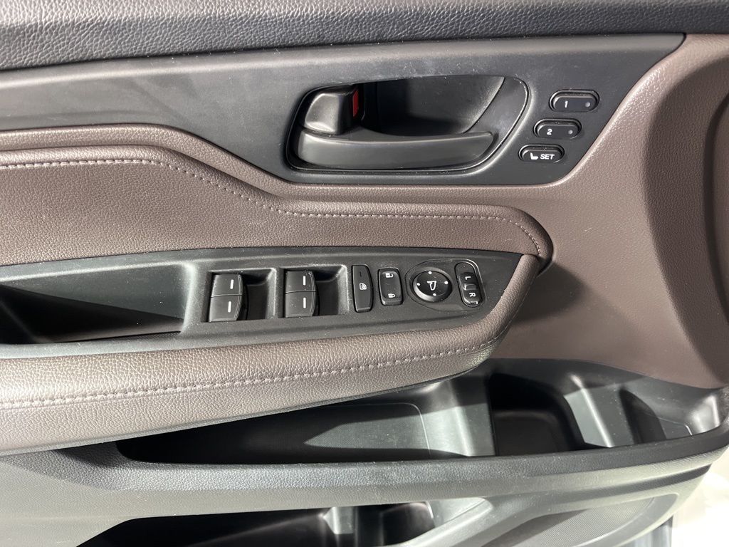 Thumbnail: 2018 Honda Odyssey - 26