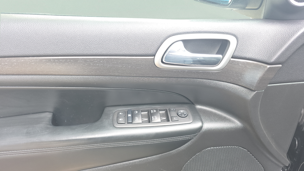 Certified Used 2018 Black Jeep Altitude image 14