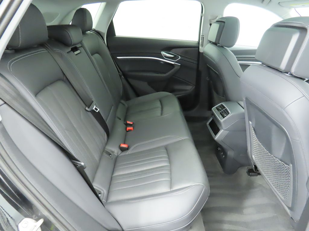 2022 Audi e-tron Premium Plus 22