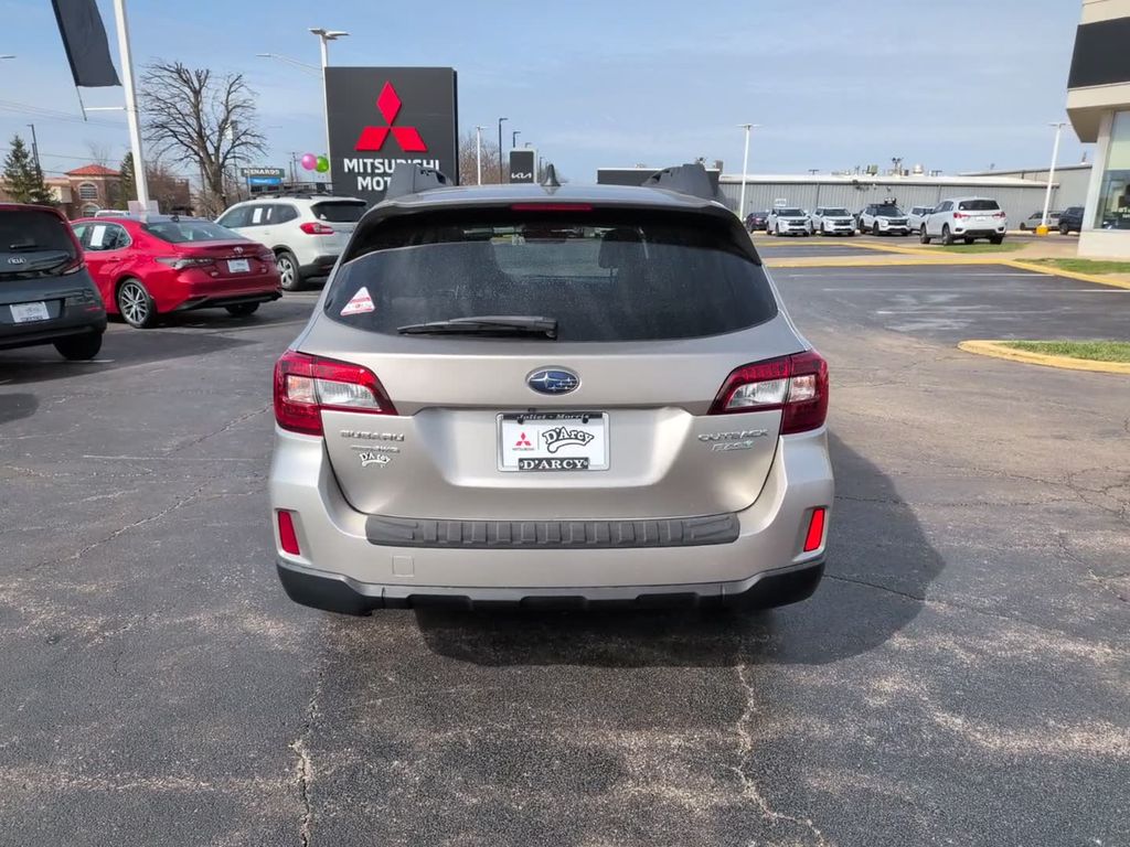 Used 2017 Gray Subaru 2.5i Premium image 8