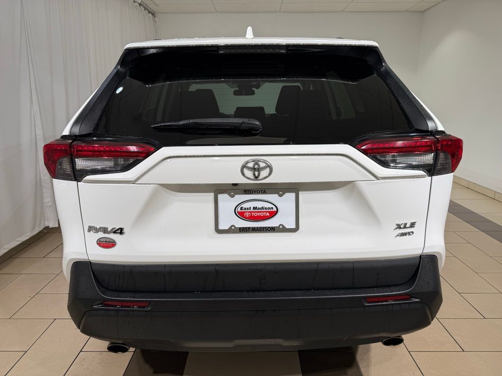 Thumbnail: 2019 Toyota RAV4 - 4