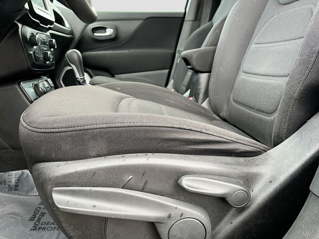 Used 2021 Blue Jeep Latitude image 20