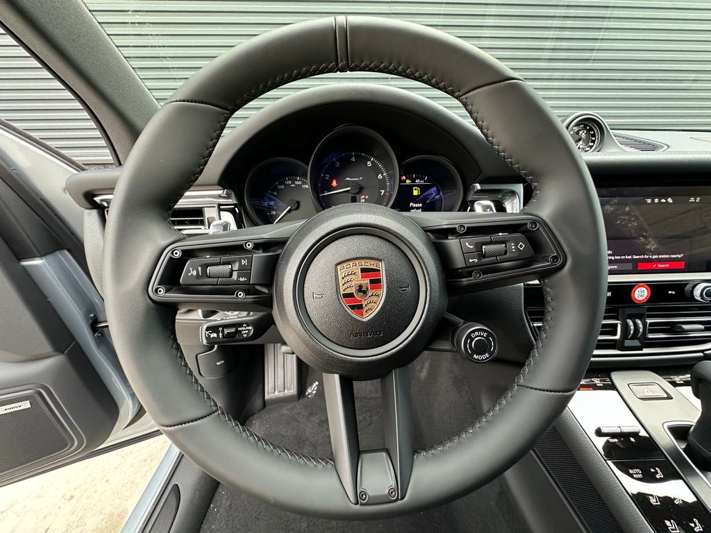 Thumbnail: 2025 Porsche Macan - 19