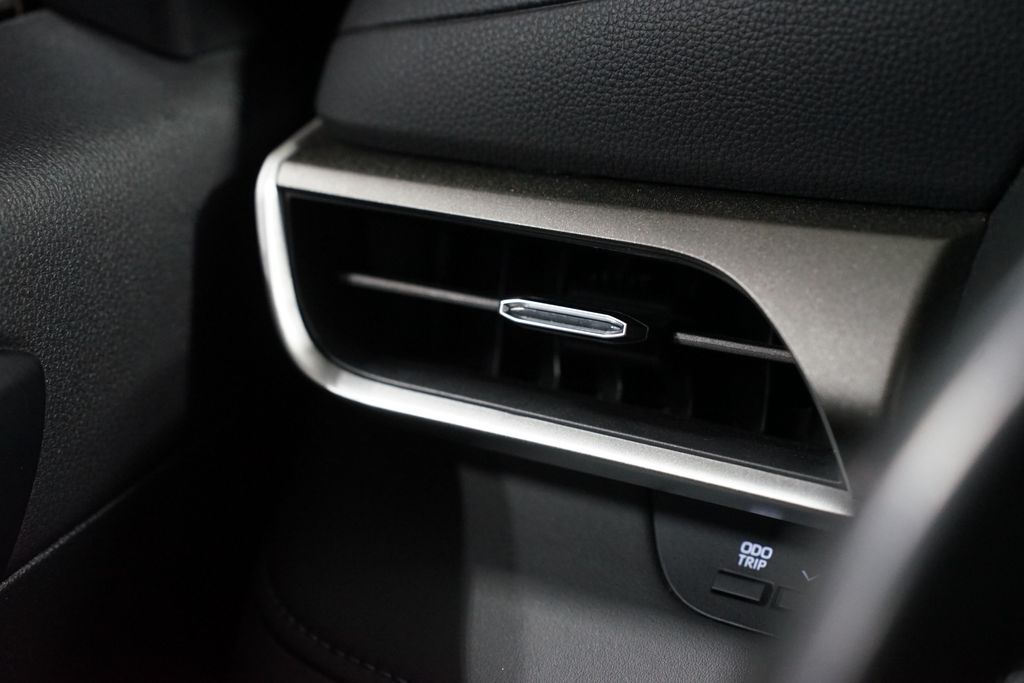 Thumbnail: 2023 Toyota Highlander - 25