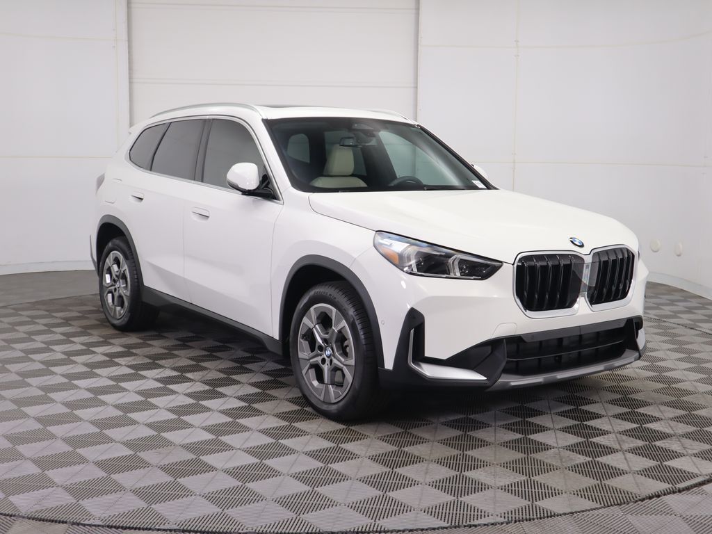 Thumbnail: 2023 BMW X1 - 3