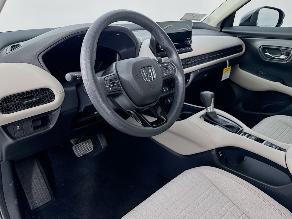 2025 Honda HR-V LX photo