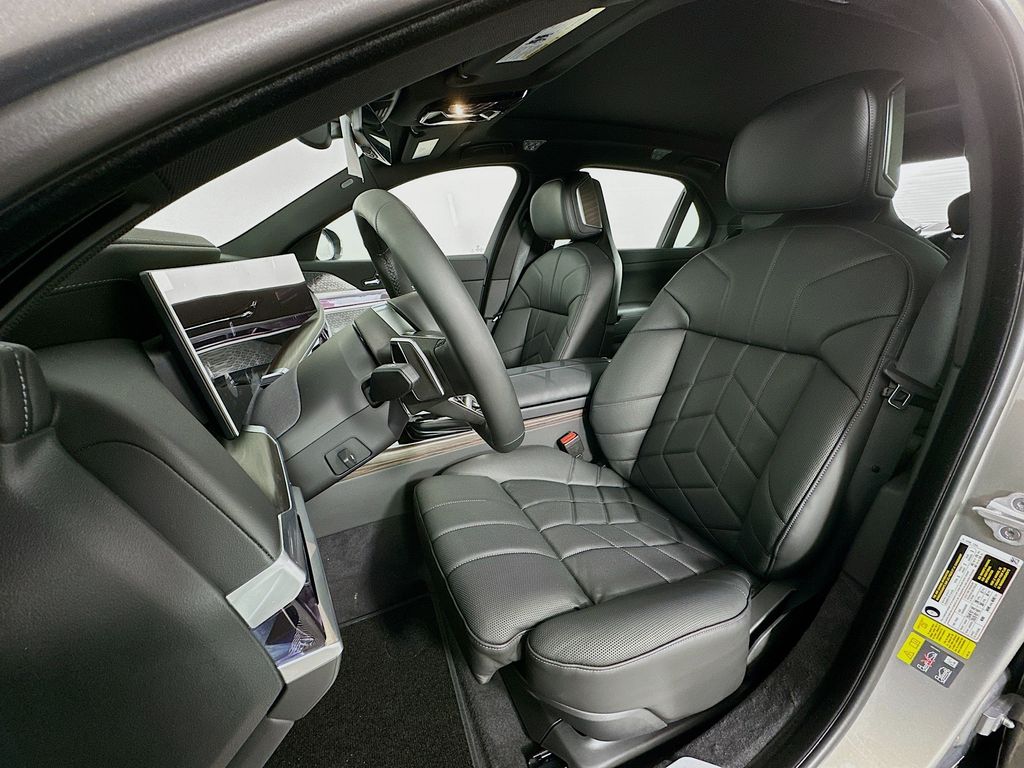 2024 BMW i7 xDrive60 16