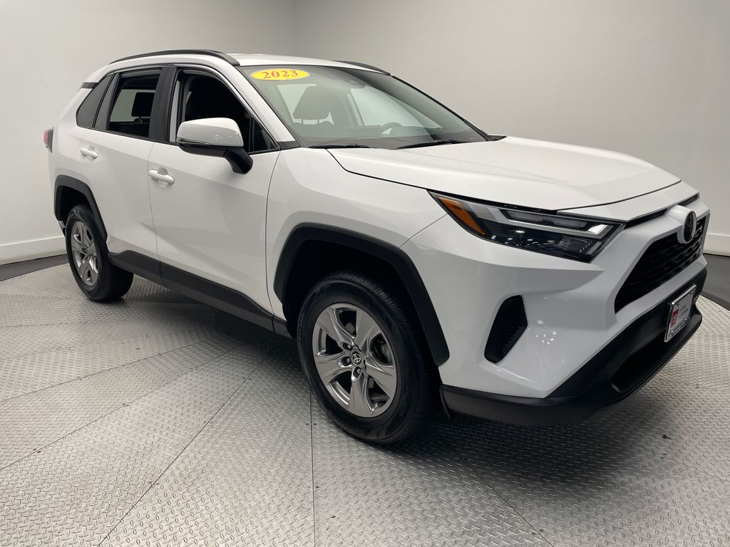 2023 Toyota RAV4 XLE 3