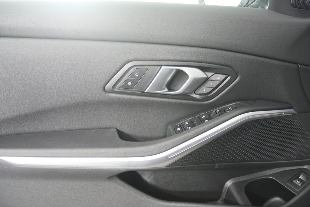 Thumbnail: 2025 BMW 3 Series - 8