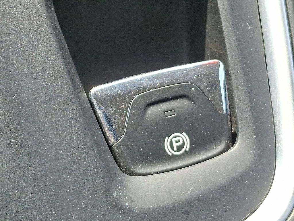 2015 Chrysler 200 Limited 24