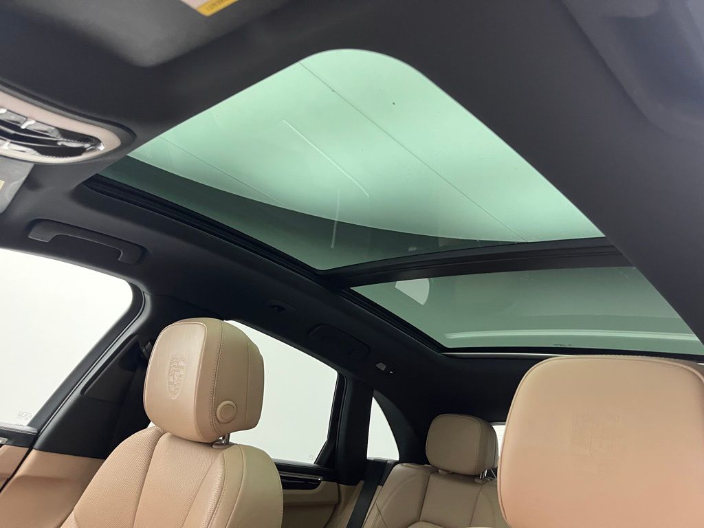 Thumbnail: 2022 Porsche Macan - 28