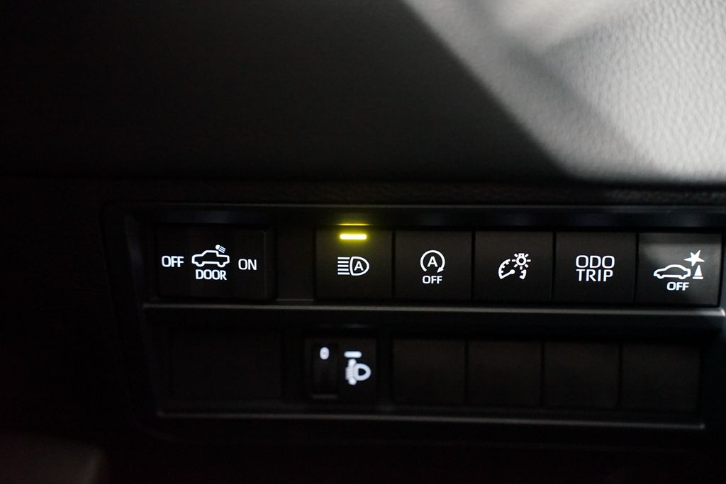 2025 Toyota Tundra Limited 27