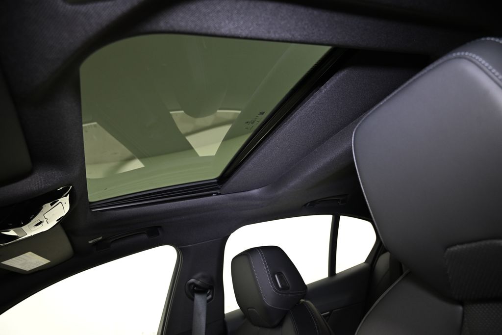 Thumbnail: 2025 BMW 5 Series - 20