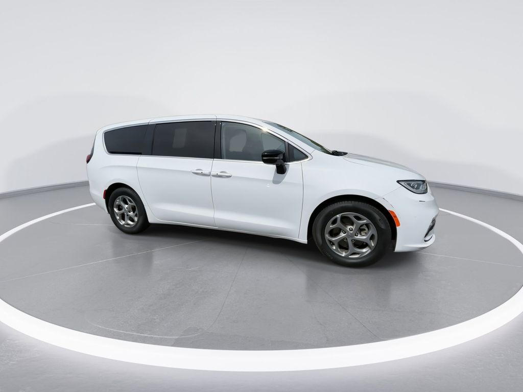 Used 2024 White Chrysler Limited image 9