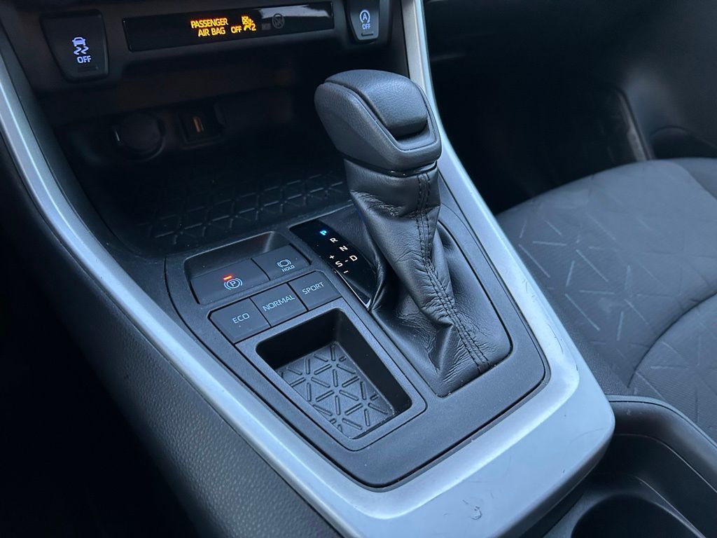 Thumbnail: 2020 Toyota RAV4 - 27