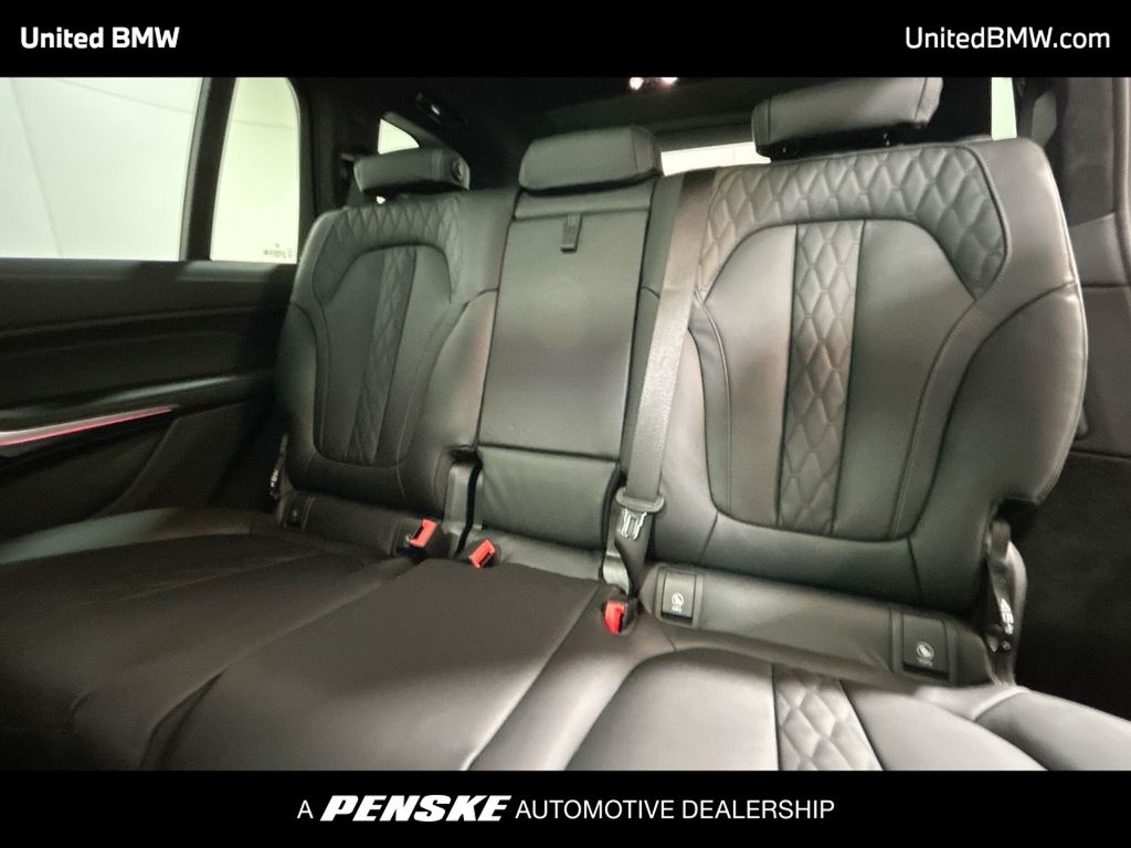 Thumbnail: 2026 BMW X7 - 21