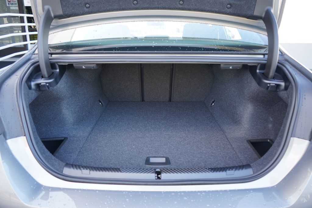 Thumbnail: 2026 BMW i5 - 21