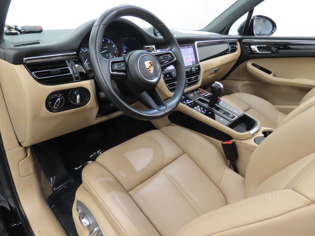 Thumbnail: 2024 Porsche Macan - 4