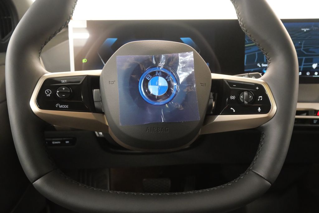 2025 BMW iX xDrive50 21