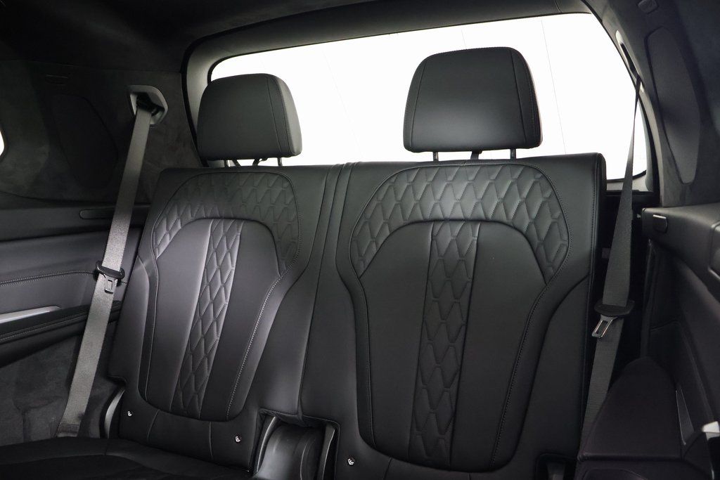 Thumbnail: 2026 BMW X7 - 7