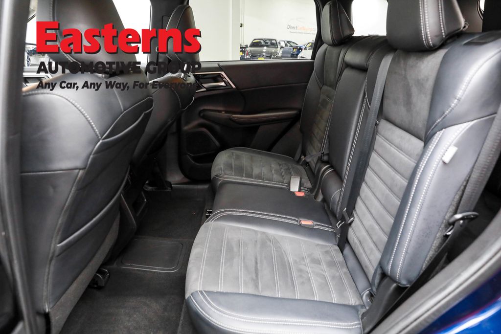 Used 2023 Blue Mitsubishi SE image 20