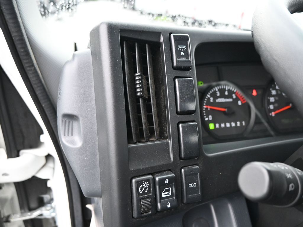 2024 Isuzu NPR HD 
