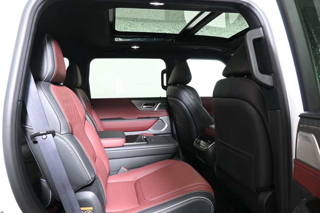 Thumbnail: 2026 INFINITI QX80 - 20