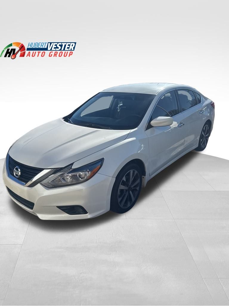 2017 Nissan Altima SR's photo