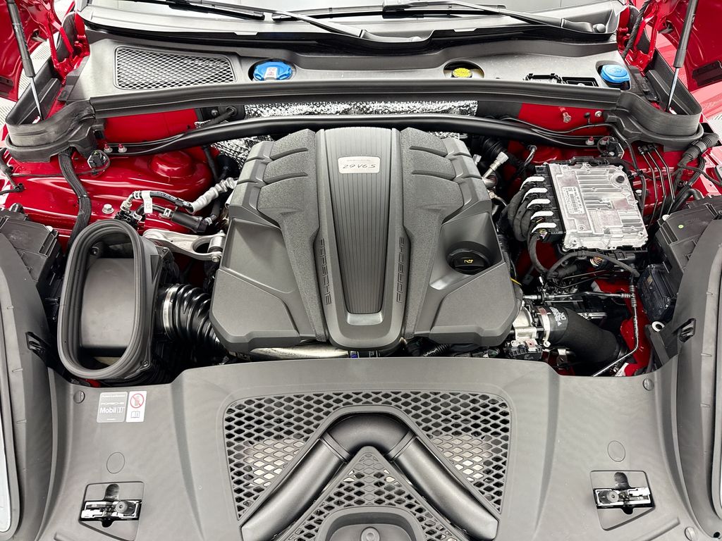 Thumbnail: 2026 Porsche Macan - 30