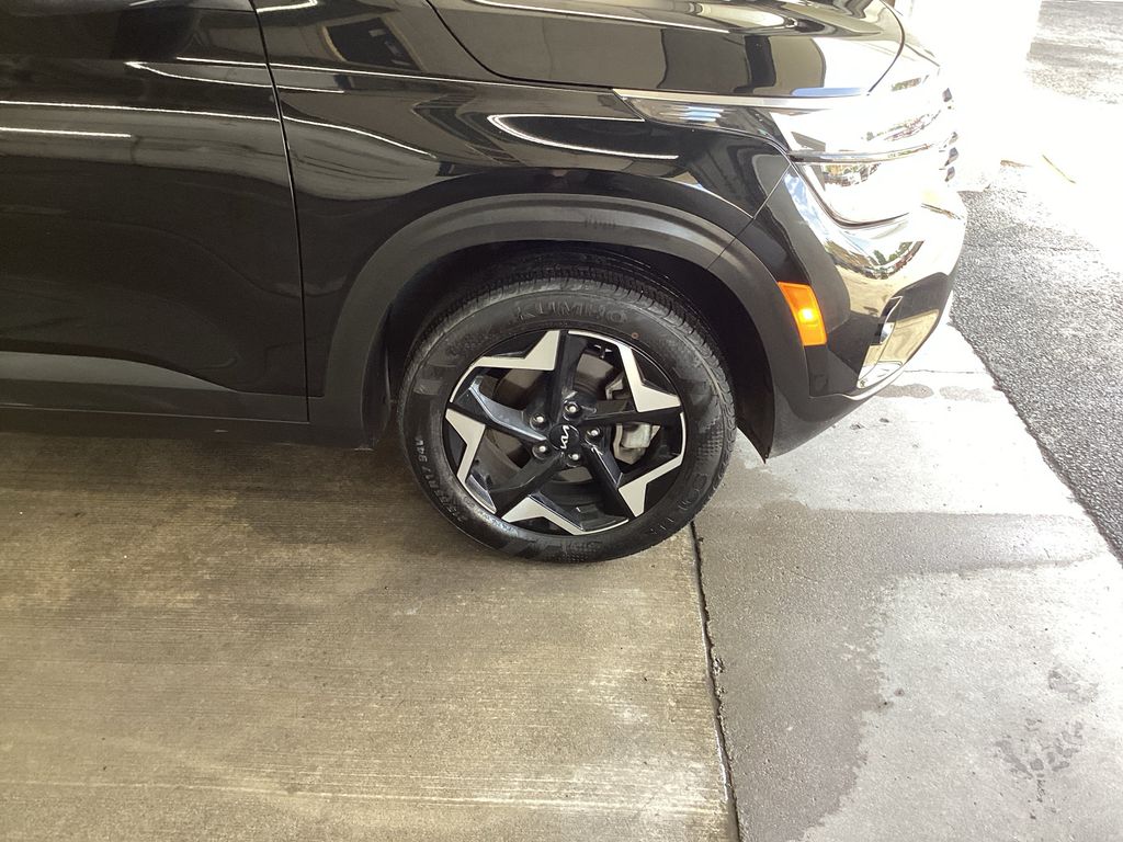 Used 2025 Kia Seltos SUV